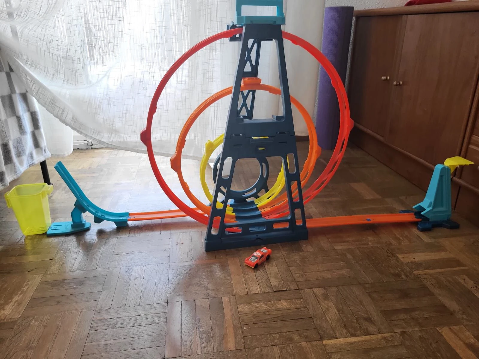 🏎️ ¡Gran pista Hot Wheels con triple loop en muy buen estado!
